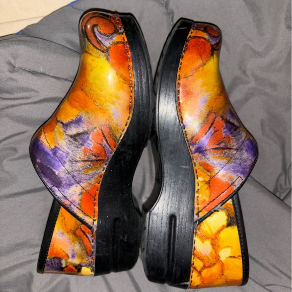 Dansko women’s multicolor nursing clogs - Picture 7 of 8